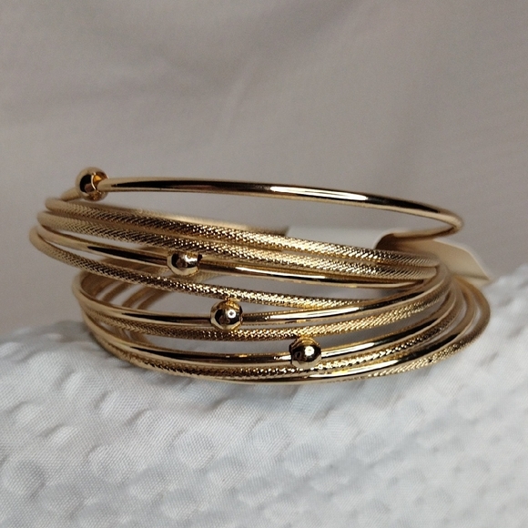 Calvin Klein Elegant Gold Bracelet Set 11 Bracelets - Picture 4 of 6